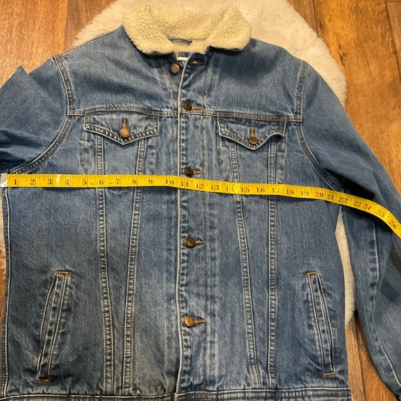 Old Navy Denim Sherpa Lined Size Medium Jean Jacket Coat Button Womens Pockets‎ - Picture 8 of 12